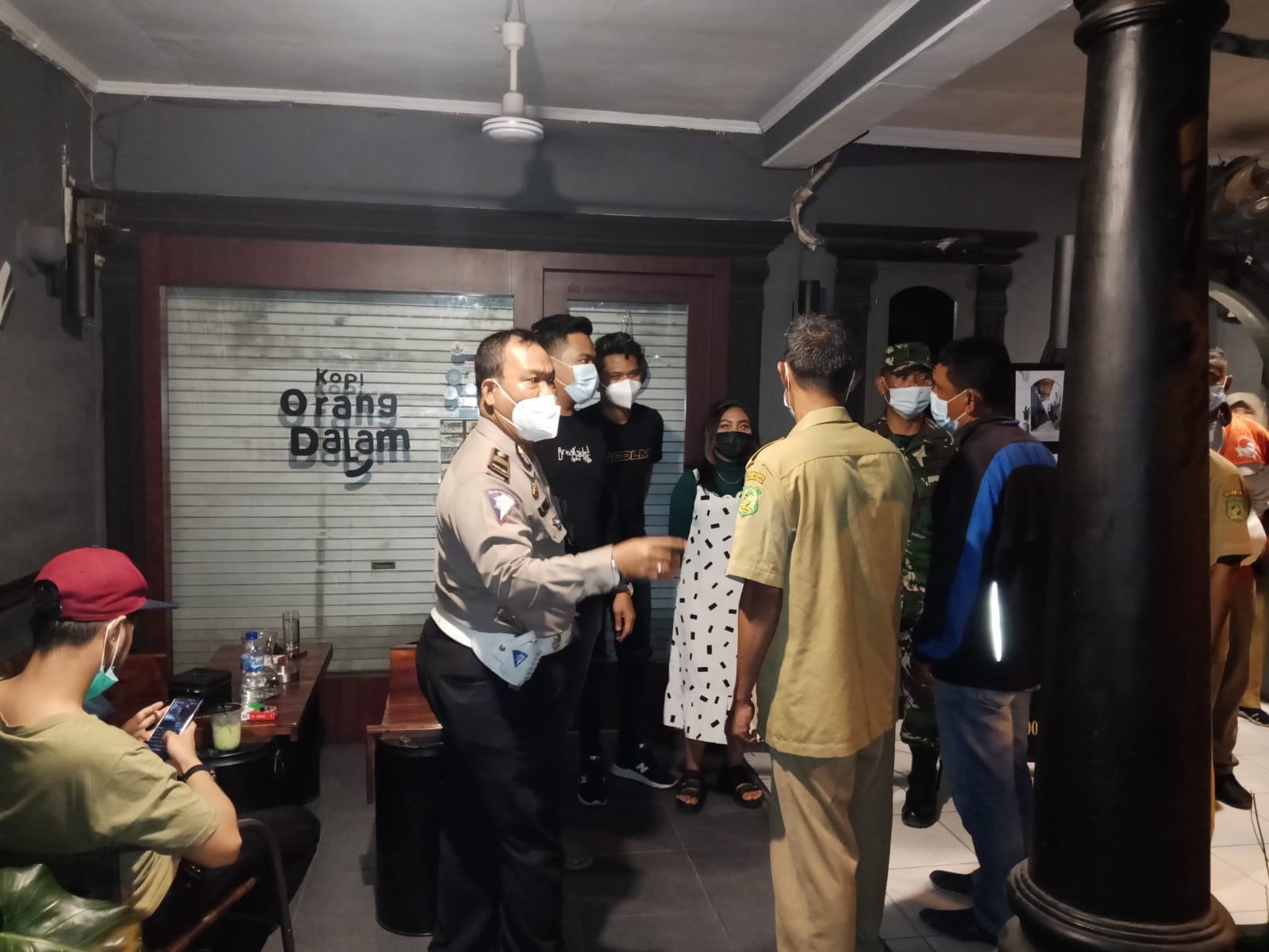 Kanit Lantas Polsek Medan Area Didampingi Sekcam Pimpin Apel PPKM