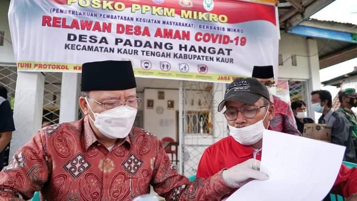 Gubernur Rohidin Tinjau Posko PPKM Tanjung Kemuning 2 dan Padang Hangat