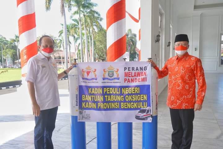 Dapat Bantuan Tabung Oksigen dari Kadin Gubernur Rohidin Minta Didistribusikan Segera