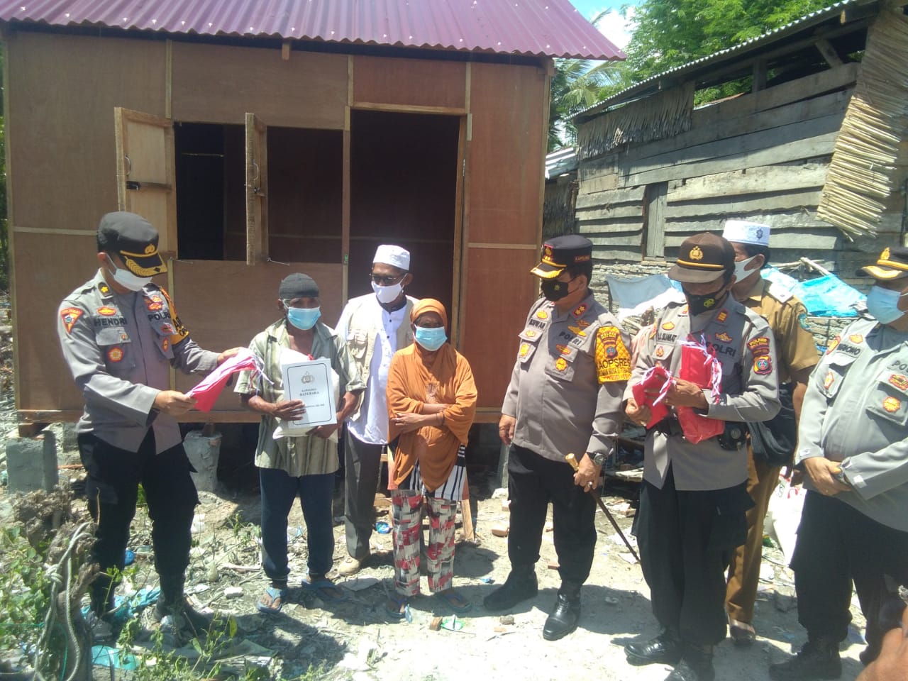 Kapolres Batu Bara Bantu Warga Tali Air Permai