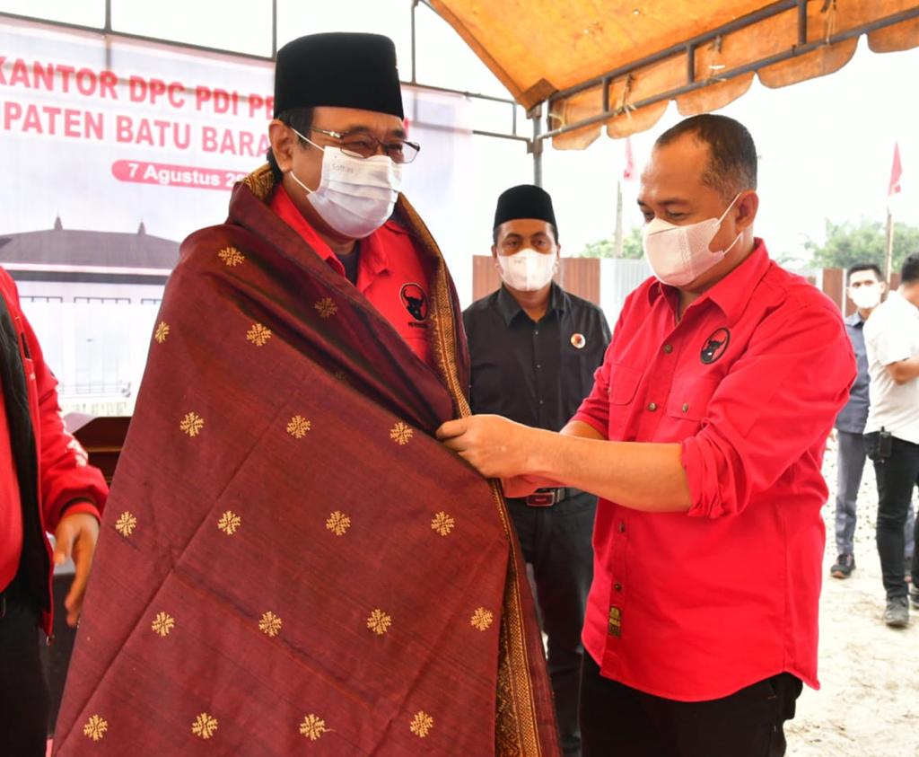 Djarot Saiful Saksikan Peletakan Batu Pertama Gedung PDIP Batu Bara