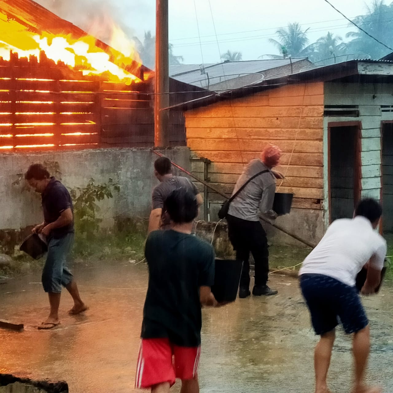 Kebakaran di Laubaleng 6 Rumah Hangus 1 Dirusak
