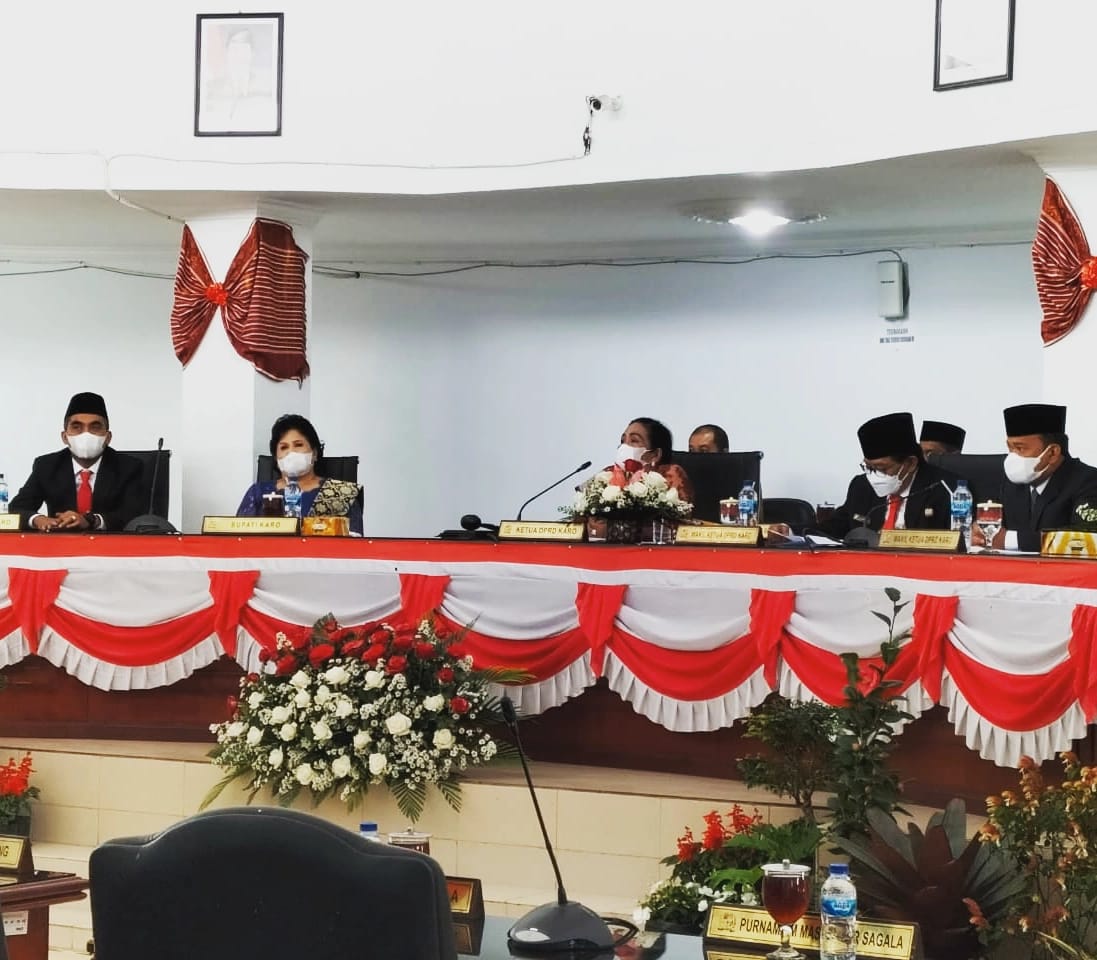 Bupati Dan Wabup Karo Hadiri Paripurna Mendengarkan Pidato Presiden RI