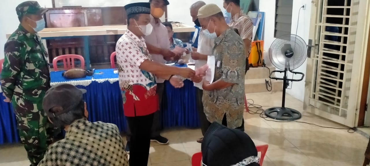 Pemdes Mekar Sari Adakan Pembagian BLT DD