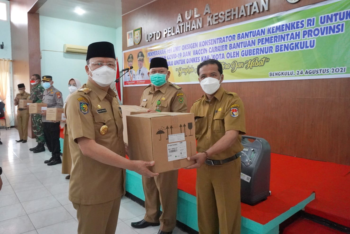 Serahkan Oksigen Konsentrator Gubernur Rohidin Tekankan Pelatihan Untuk Peningkatan Pelayanan 