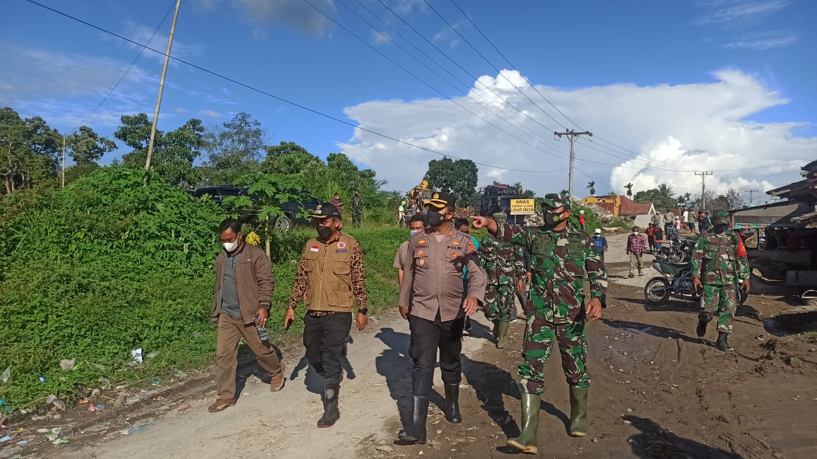 Wabup Karo dan Kapolres-Dandim 0205/TK Tinjau Pembersihan Jalur Laharan