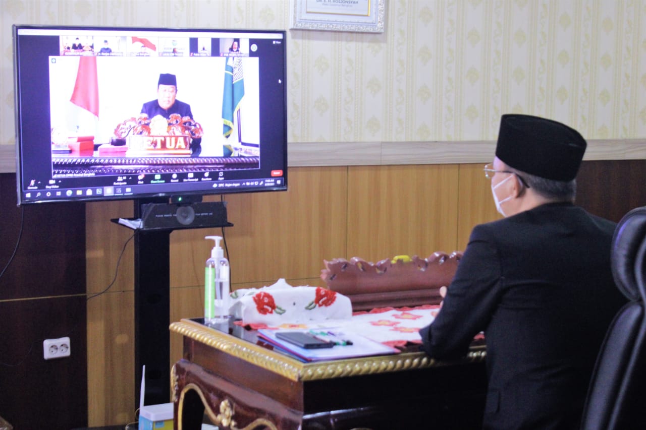 Gubernur Rohidin Ikuti Rapat Paripurna Penandatanganan KUA-PPAS