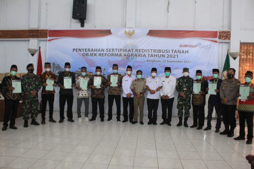 Presiden RI Serahkan Sertipikat Tanah Kepada 149 Orang Dari Kabupaten Bengkulu Tengah Secara  Virtual