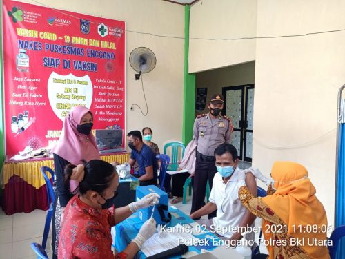 Polsek Enggano Bersama Dinkes Gelar Vaksinasi