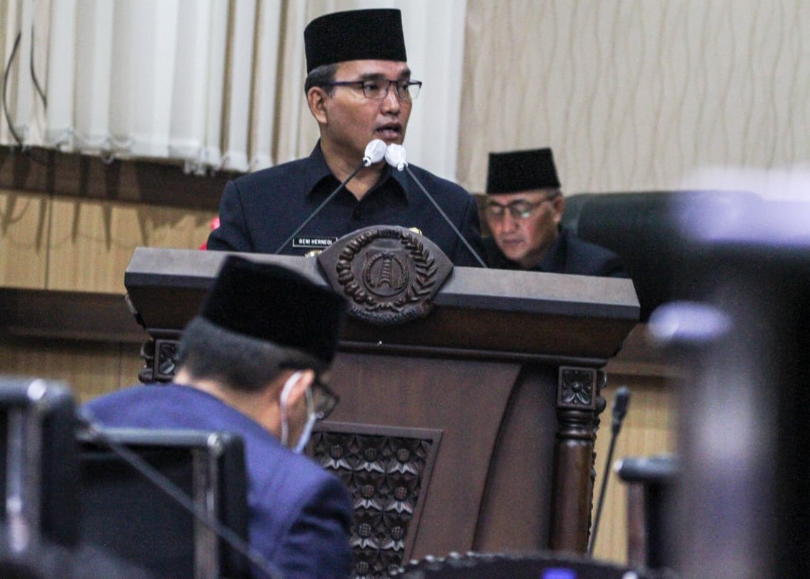 Wabup Beni Hernedi Sampaikan Tanggapan Atas Pandangan Umum Fraksi DPRD Muba