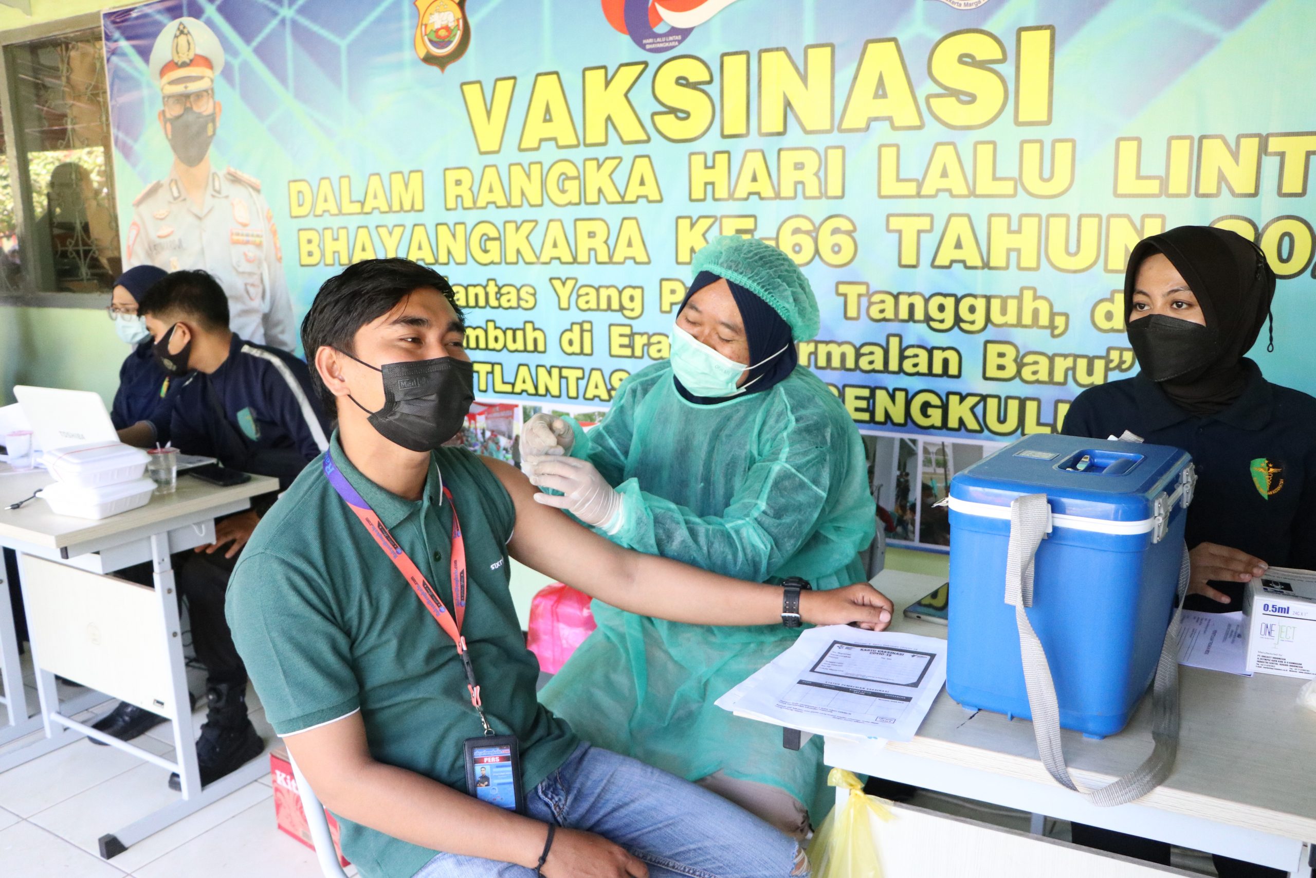 Hari Lalu Lintas, Polda Bengkulu Gelar Vaksinasi di Sekolah