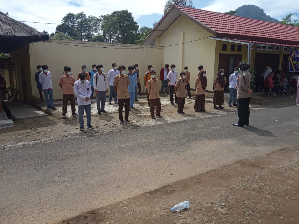 Edukasi Vaksin dan Prokes Polres Lebong Go To School