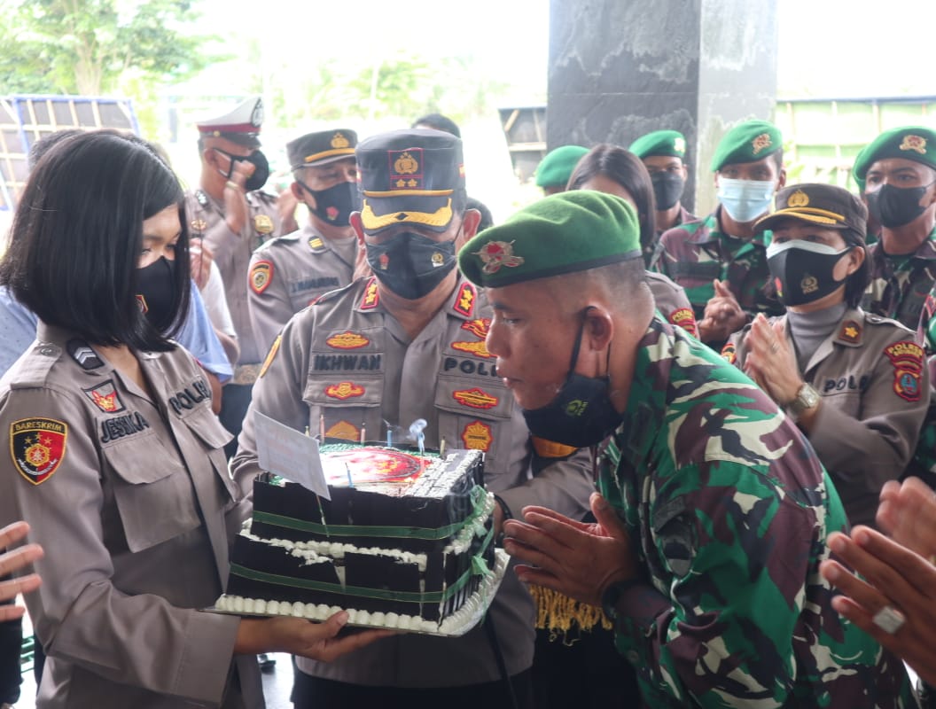 HUT TNI ke-76 Polres Batubara Berikan Suprise Ke Yonif 126/Kala Cakti