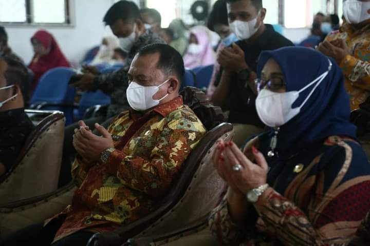 Bupati Labuhanbatu Ucapkan Selamat Wisudawati Akbid Ika Bina