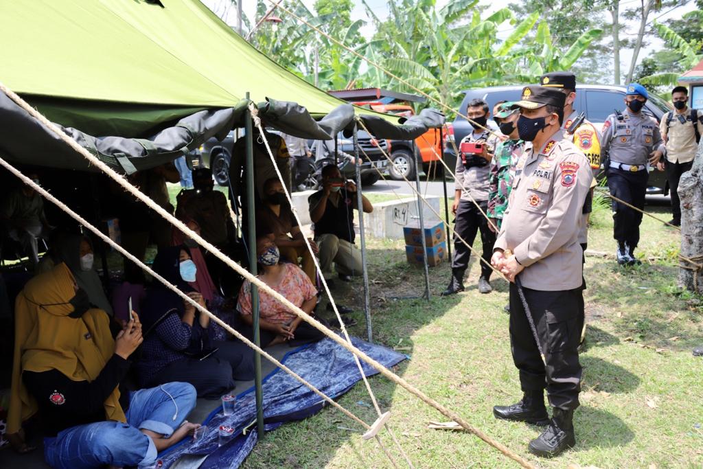 Kunjungi Ambarawa Kapolda Jateng Bantu dan Hibur Warga Terdampak Gempa