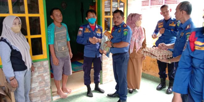 Peduli Sesama Kadis Damkar Beserta Jajaran Bantu Para Personel Yang Terdampak Banjir