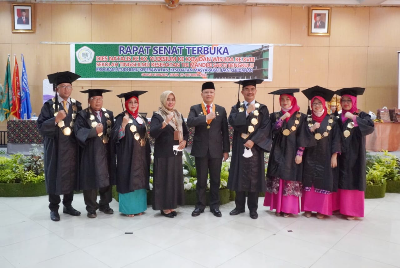 Motivasi Wisudawan Stikes TMS Gubernur Rohidin Ingatkan Ilmu Harus Dibarengi Attitude
