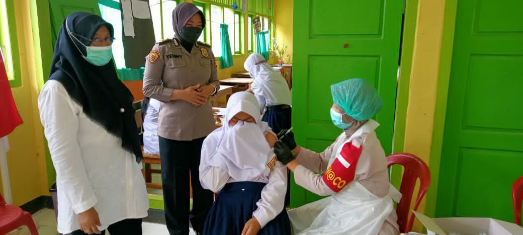 Polres BU Gelar Gerai Vaksin Mobile di SMP Negeri 04