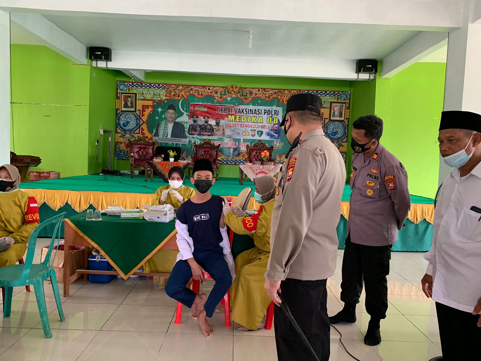 Buka Gerai Presisi di Ponpes MI Polres BS Vaksin 332 Peserta