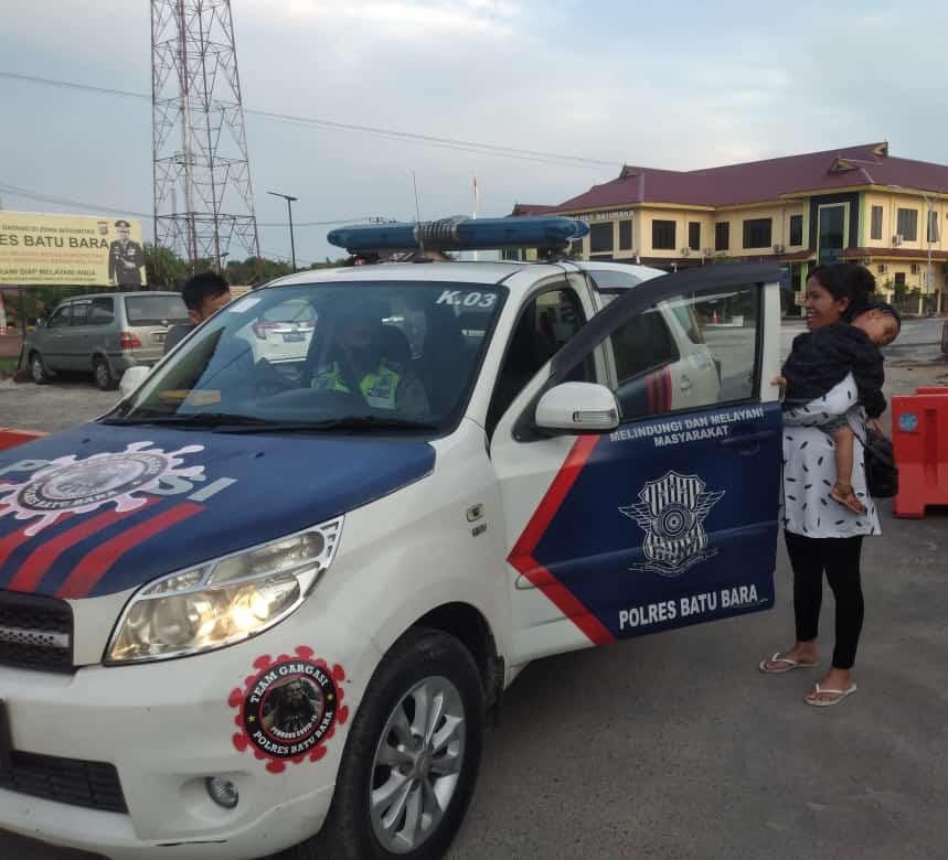 Unik Ibu Hamil Ngidam Naik Mobil Patwal Polres Batubara