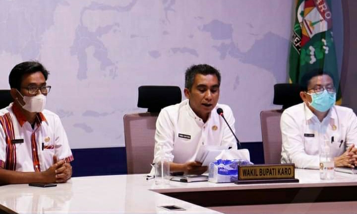 Wabup Karo Ikuti Live On Zoom Webinar Pendidikan
