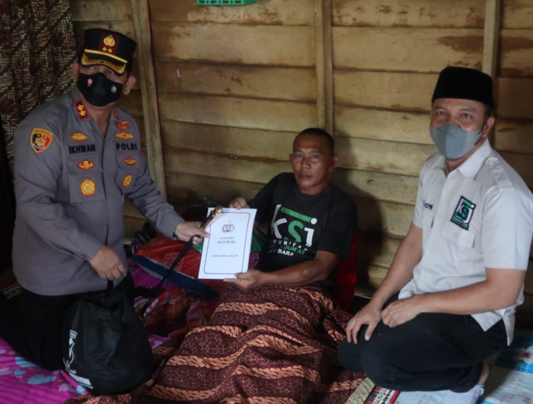 Polres Batubara Bersama KSJ Kunjungi Wartawan Alami Kecelakaan