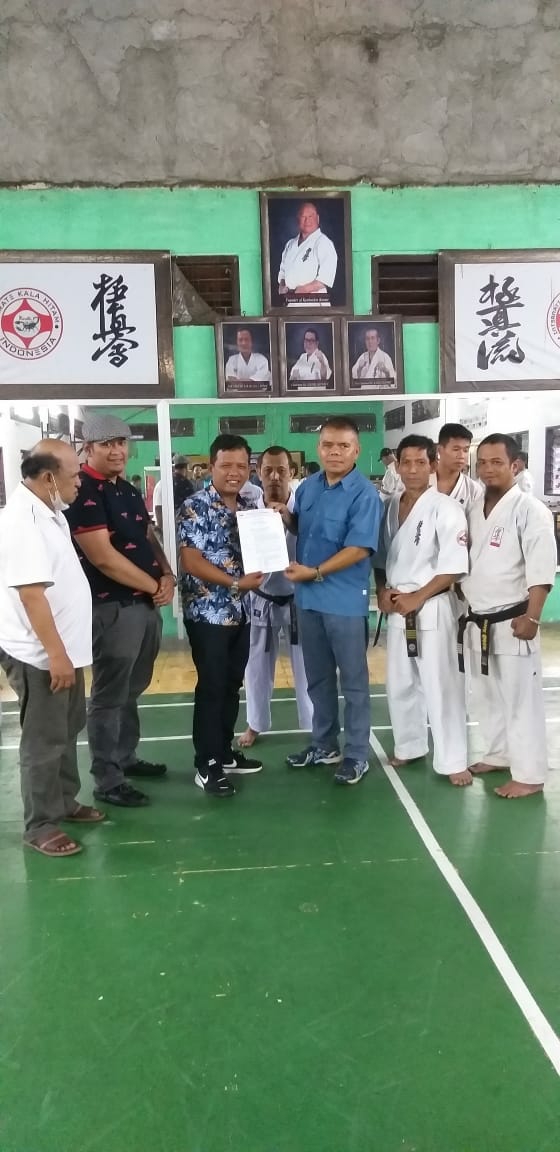 Thomas Windu Terima Mandat Ketua Dari Pengurus Besar Karate Kala Hitam Indonesia