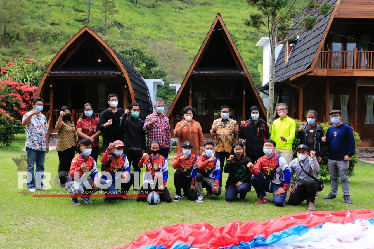 Disparbud Karo Laksanakan Pelatihan Pemandu Wisata Alam Paralayang