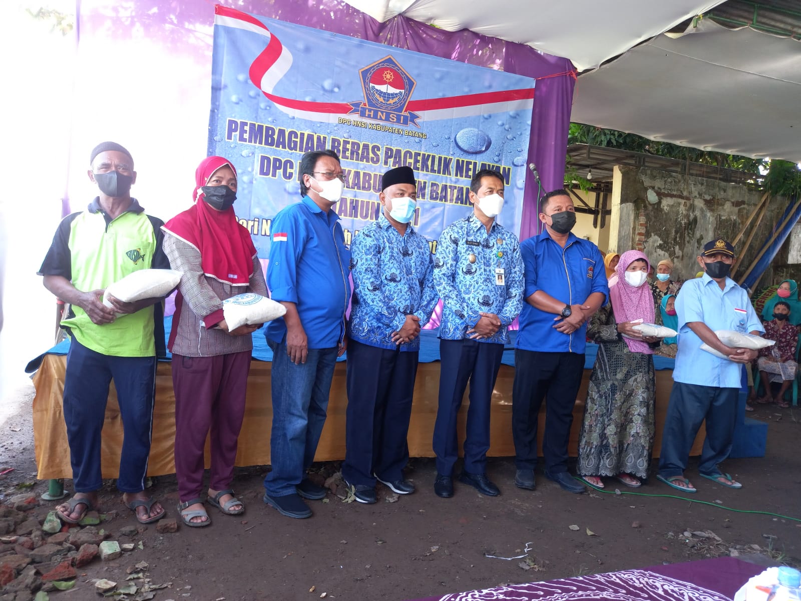 DPC HNSI Kabupaten Batang Salurkan Pembagian Beras Paceklik