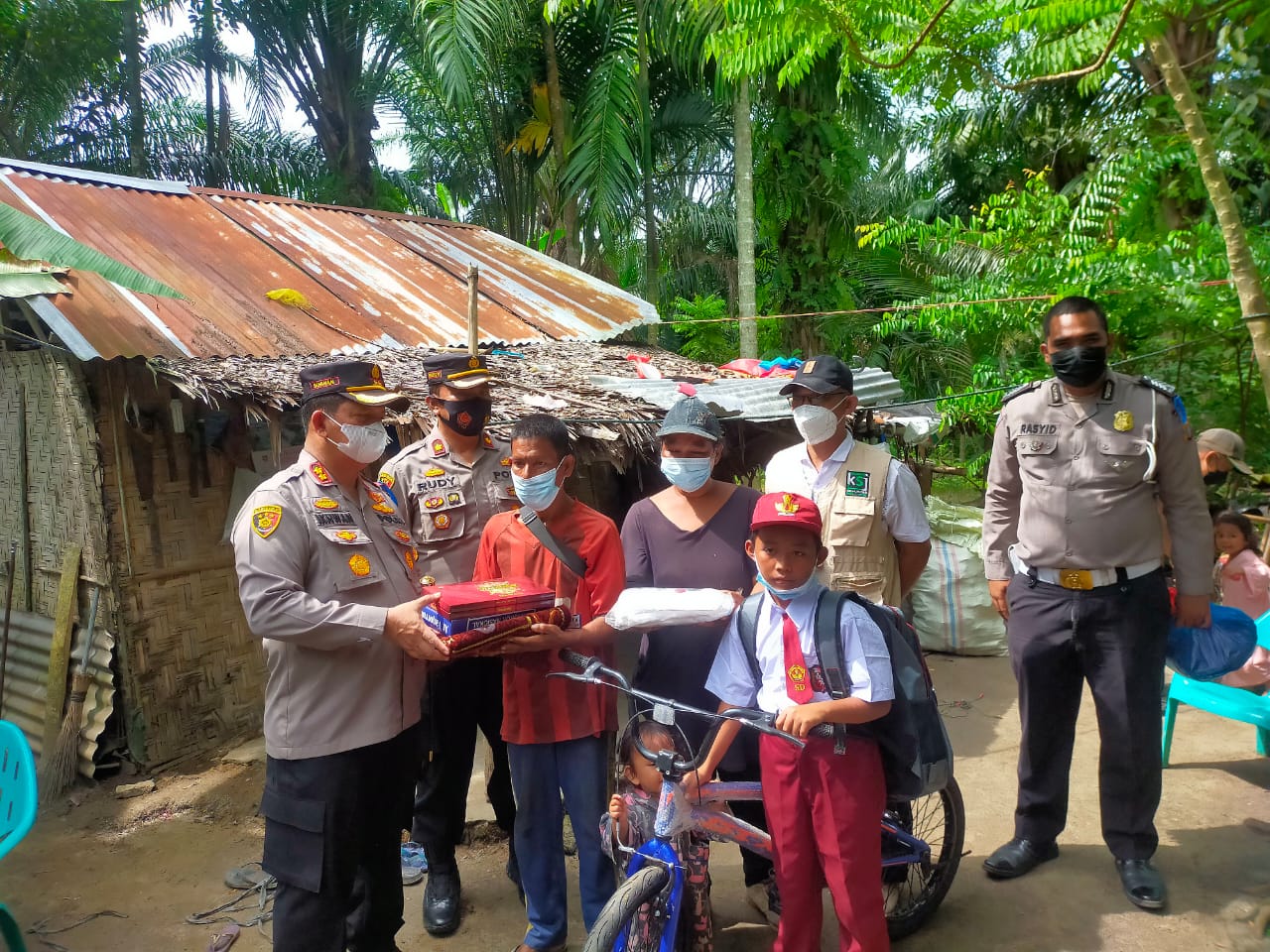 Pejuang Dhuafa Kunjungi Kediaman Pasutri Berprofesi Pemulung