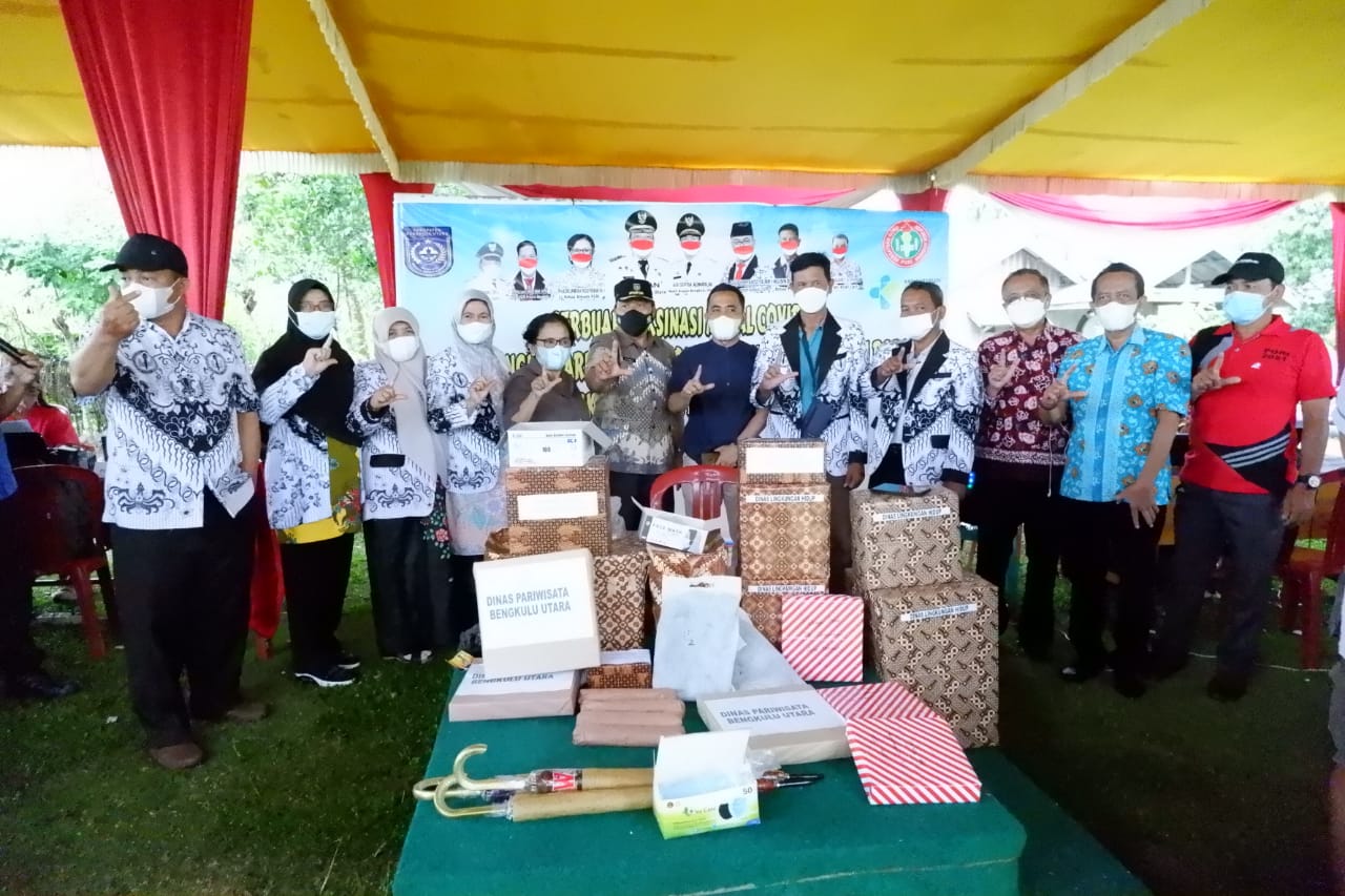 Warga Antusias Dapat Doorprize Ikut Gebyar Vaksin HGN dan HUT PGRI