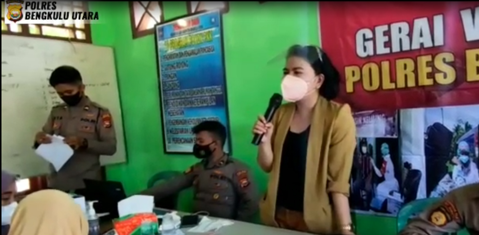 Polres BU Vaksin Keliling di Desa Durian Daun