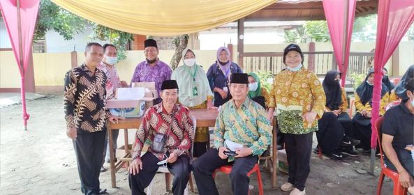 Asisten 1 Tinjau Pelayanan Vaksinasi Massal Dikediaman Irjen POL PURN Sudirman Ail Di Desa Tumbuan