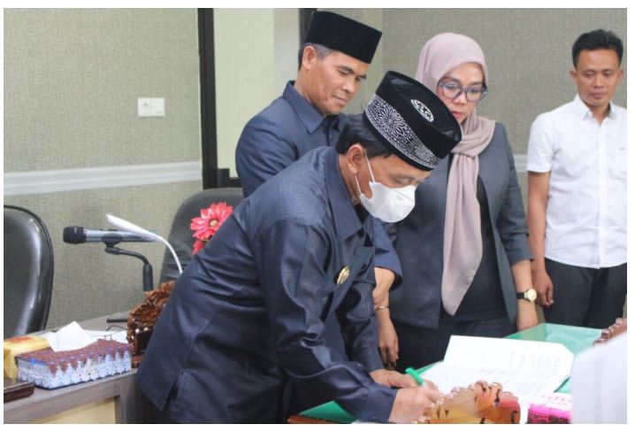 Rapat Paripurna Dengan Agenda Pandangan Akhir Fraksi-Fraksi Terhadap 2 Raperda