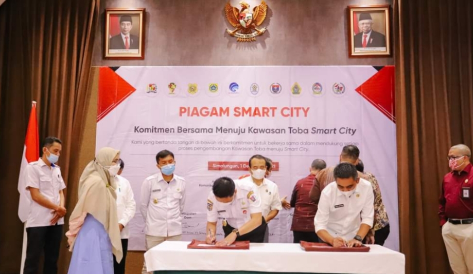Wabup Karo Tandatangani Piagam Danau Toba Smart City