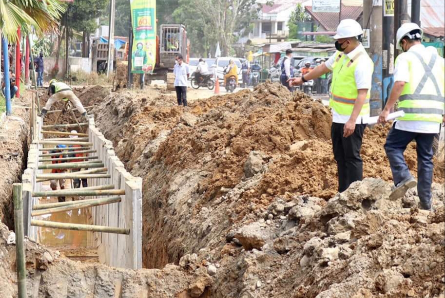 Walikota Medan Pantau Pemasangan u-ditch