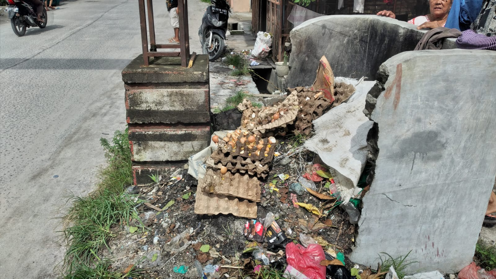 Warga Resah Tumpukan Sampah Tak Pernah Diangkut 