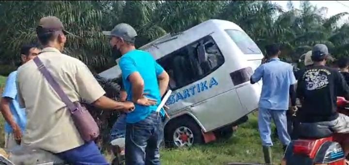 Bus Sartika Kecelakaan di Jalinsum Batubara Tiga Tewas dan Belasan Luka-luka