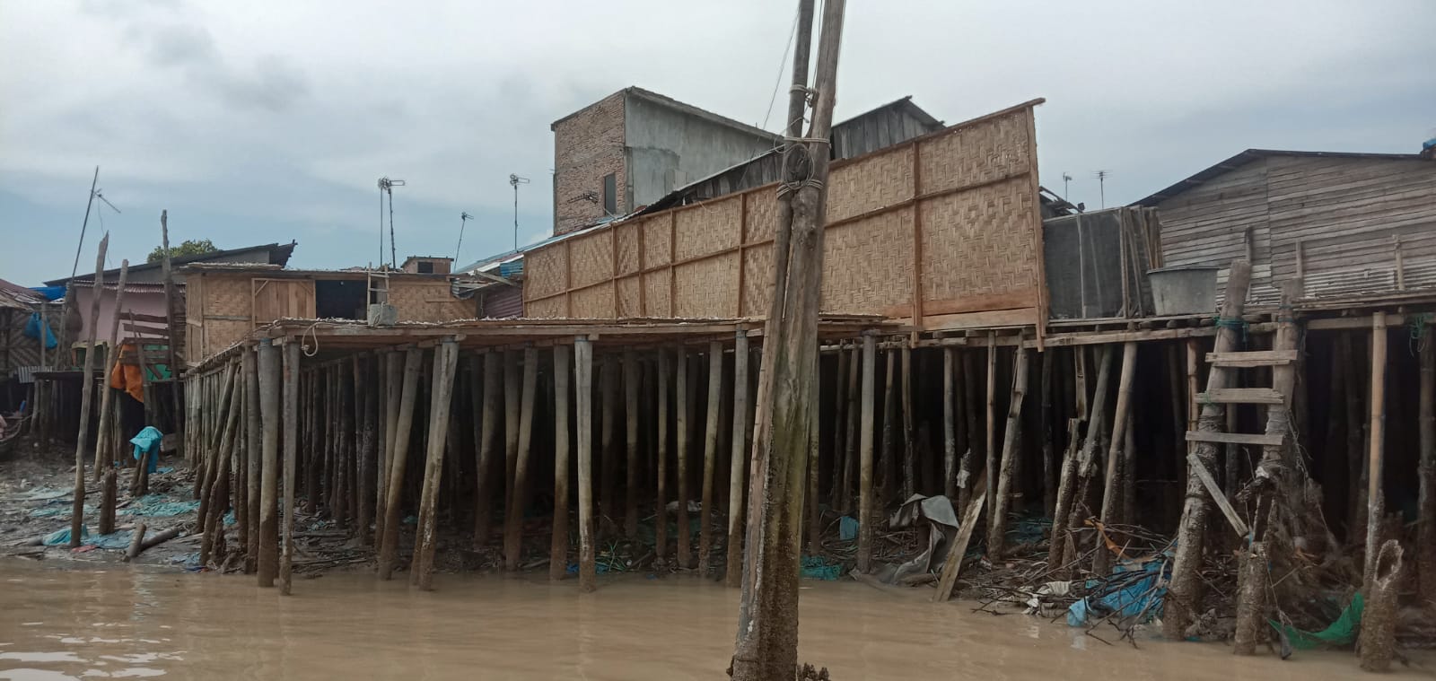Warga Tanjung Tiram Minta Pemkab Batubara Eksekusi Bangunan Dinding Pembatas di Atas DAS