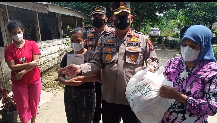Putus Sekolah Karena Ibu Depresi Kapolres Batubara Beri Semangat Amel