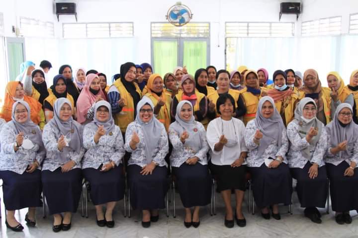 DLH dan YKI Adakan Penyuluhan Tentang Kanker Payudara untuk Ibu-ibu Penyapu Jalan