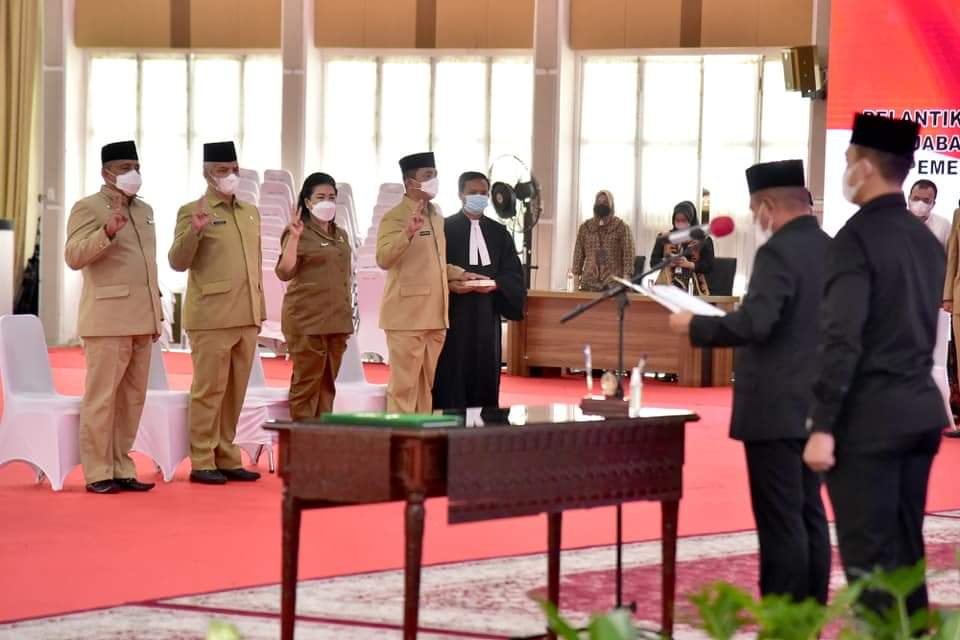 Gubernur Edy Rahmayadi Lantik 20 Pejabat Administrator dan Pengawas