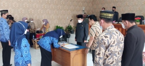 Sekda Seluma Lantik Pejabat Kesehatan Hingga Guru Ahli Pratama