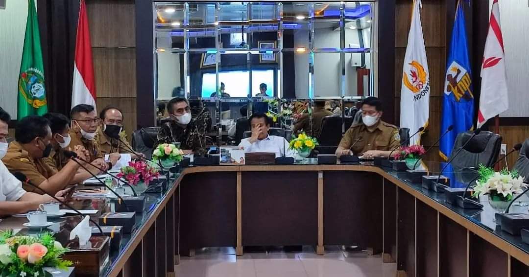 Wabup Karo Hadiri Rakor Pembangunan Sport Center