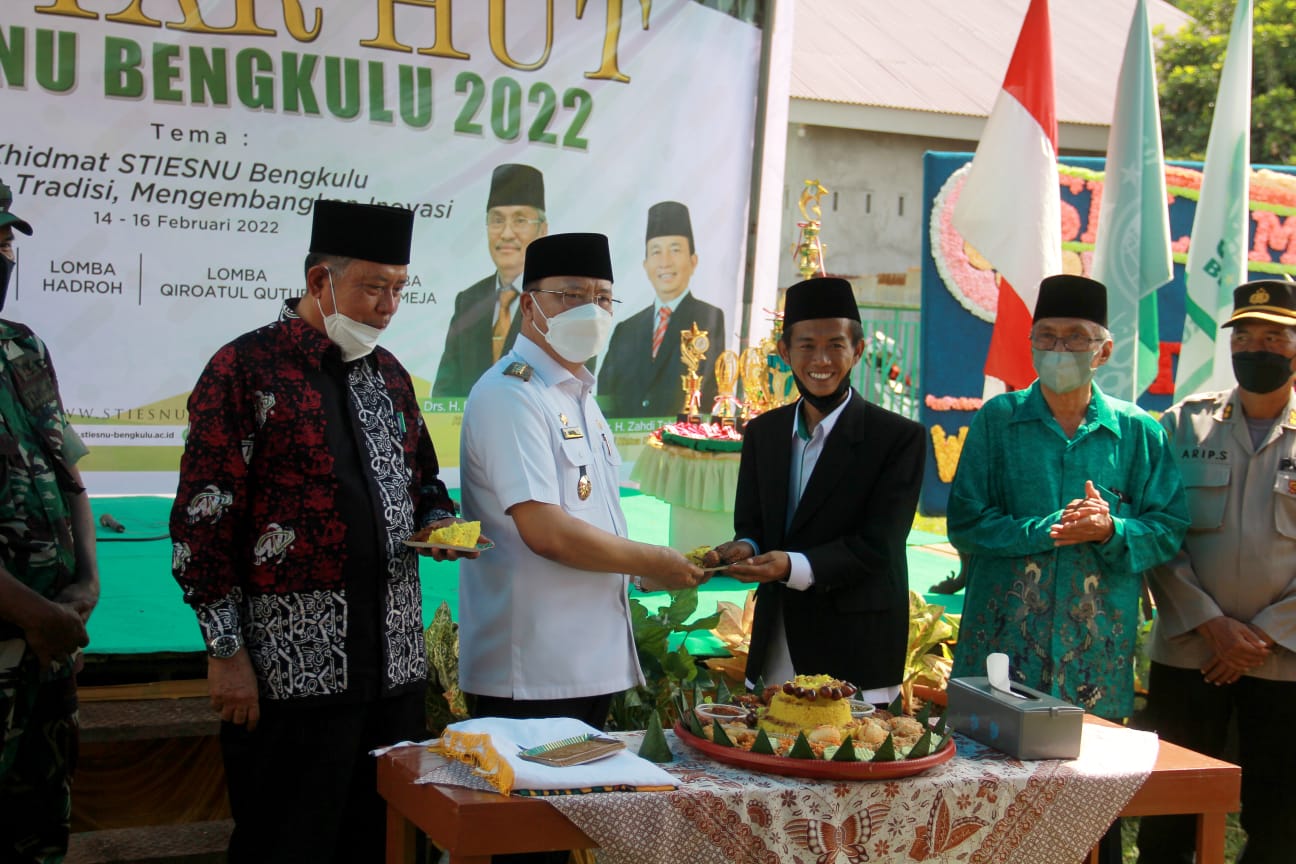HUT ke 6 STIESNU Gubernur Rohidin: Kampus Berkembang Bengkulu Maju