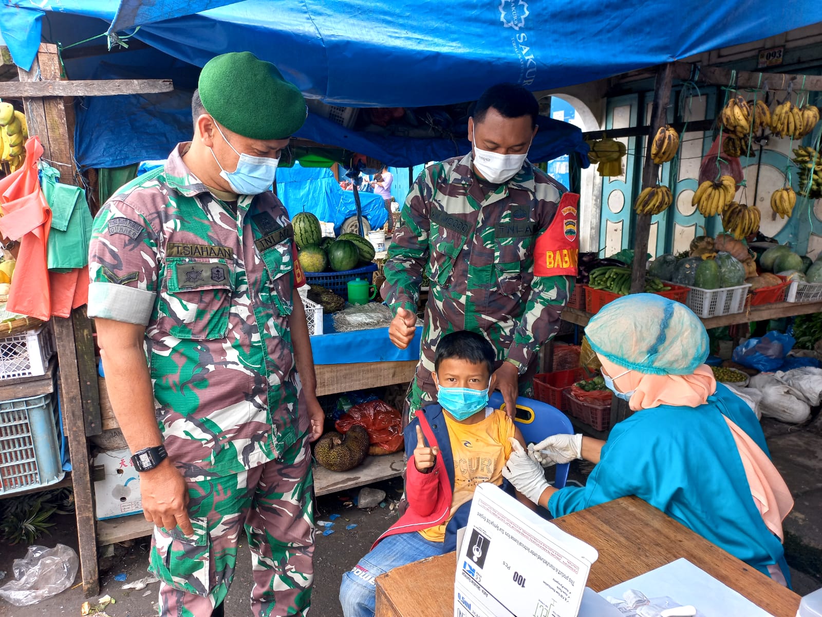 Dukung Percepatan Vaksinasi Kodim 0205/TK Datangi Pusat Pasar Berastagi 
