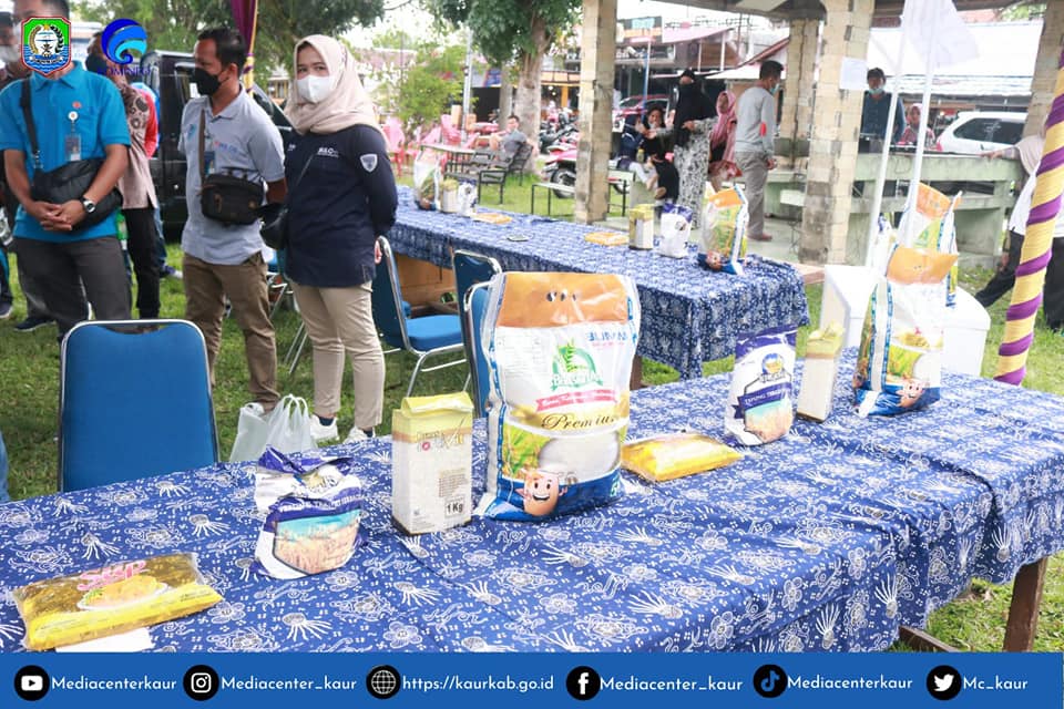 Gebyar Pasar Murah Perum Bulog Bengkulu Bekerja Sama Dengan Pemerintahan Kabupaten Kaur 
