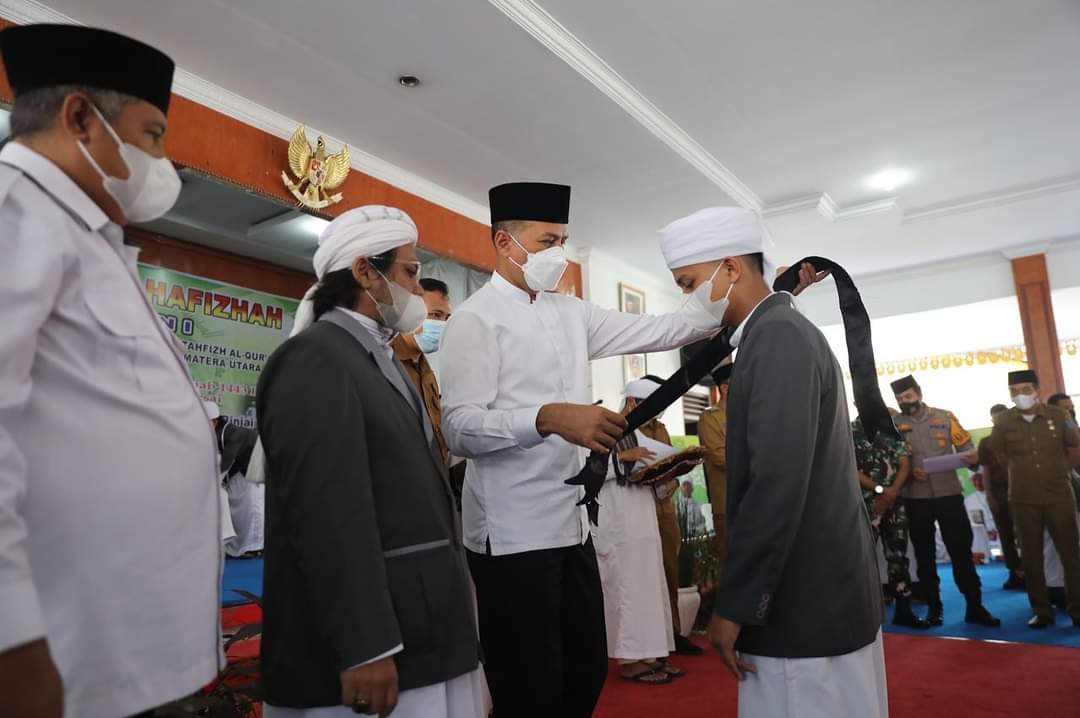 Wagub Sumut Wisuda Hafiz Dan Hafizah