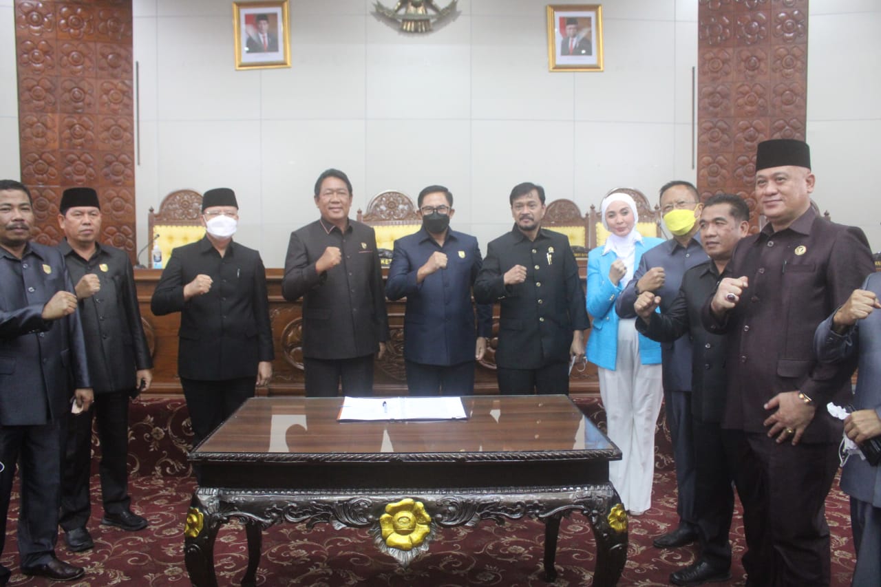Rapat Paripurna Gubernur Jelaskan Masalah Aset View Tower dan Mess Pemda