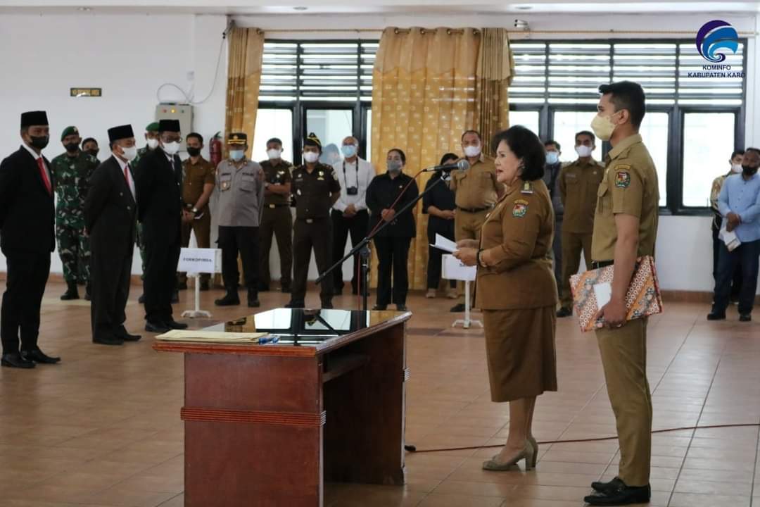 Bupati Karo Lantik Pejabat Tinggi Pratama dan Administrator
